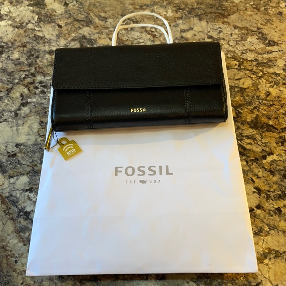 NWT Fossil Jori Flip Leather Clutch Wallet